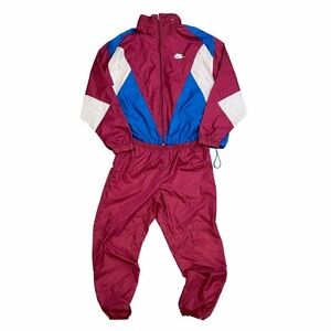 Authentic vintage Nike tracksuit set from the late 80s / early 90s.